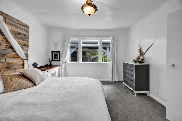 Photo of property in 12 Brooklands Road, New Plymouth, 4310