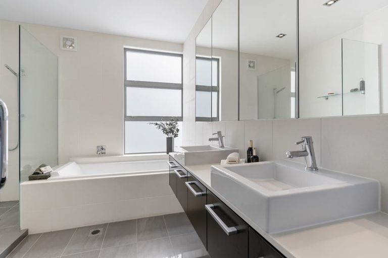 Photo of property in 4a Sarsfield Street, Herne Bay, Auckland, 1011