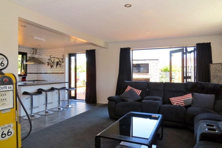 Photo of property in 2/241 Waterloo Road, Hornby, Christchurch, 8042