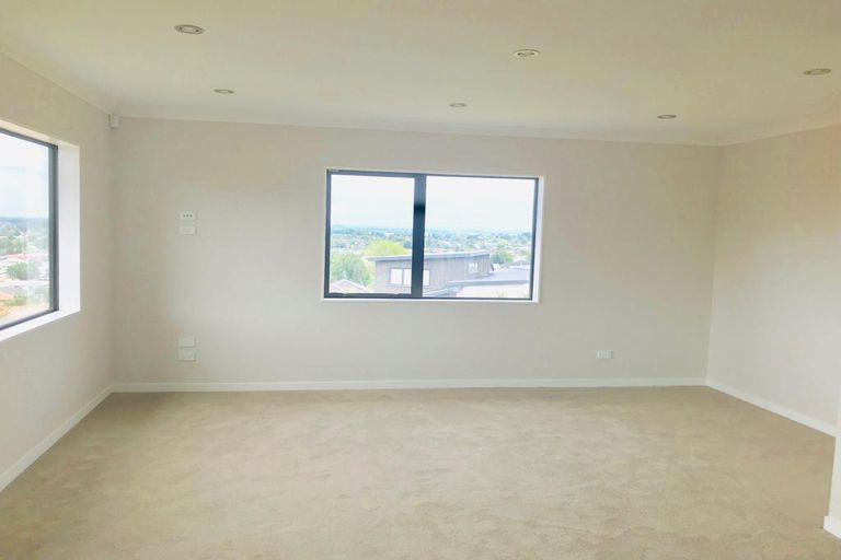 Photo of property in 61 Kirikiri Drive, Papakura, 2110