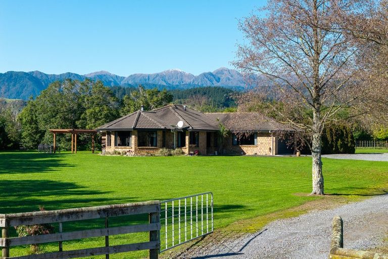 Photo of property in 14 Pukematawai Lane, Levin, 5571