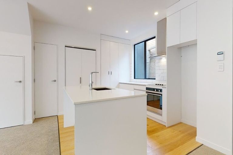 Photo of property in 16/80 Seatoun Heights Road, Seatoun, Wellington, 6022