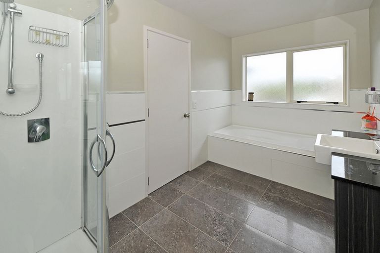 Photo of property in 27 Pickaberry Avenue, Karaka, Papakura, 2113