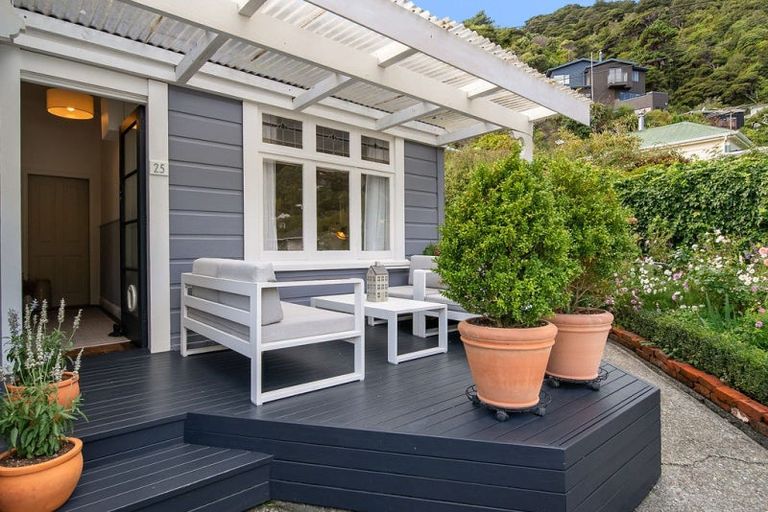 Photo of property in 25 Totara Street, Eastbourne, Lower Hutt, 5013