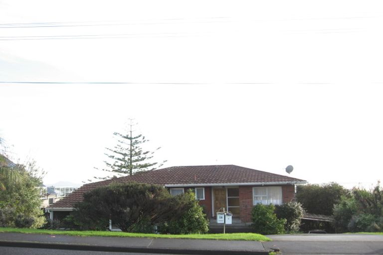 Photo of property in 18 Mellons Bay Road, Howick, Auckland, 2014