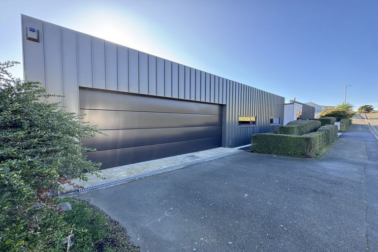 Photo of property in 2 Clearview Lane, Mount Pleasant, Christchurch, 8081