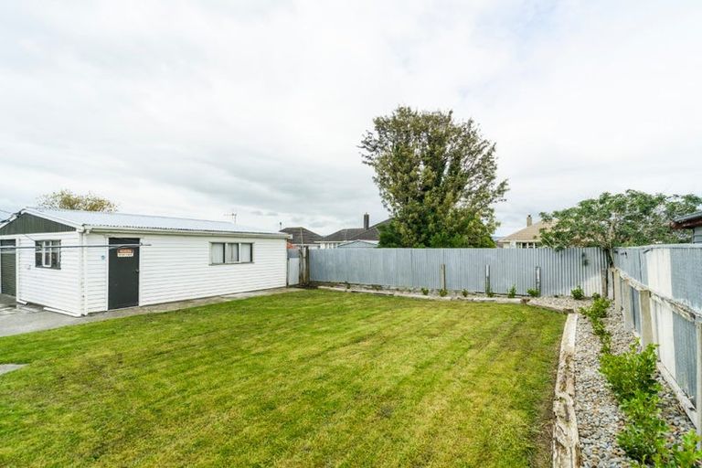 Photo of property in 16 Battersea Place, Roslyn, Palmerston North, 4414