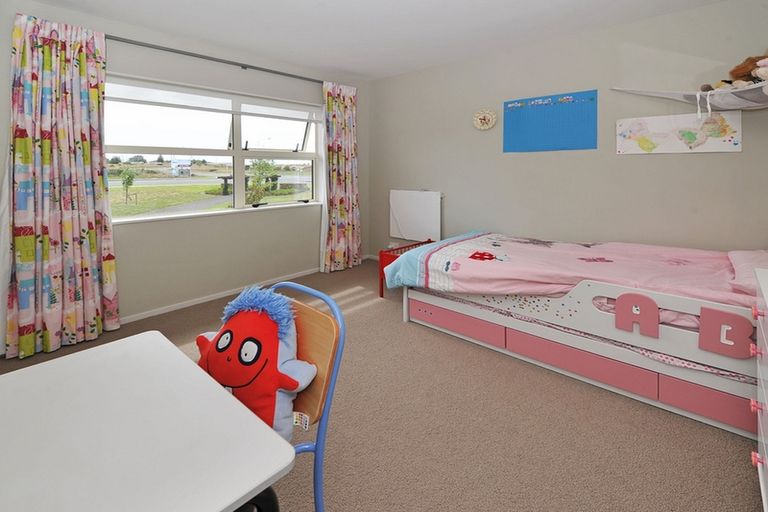 Photo of property in 27 Pickaberry Avenue, Karaka, Papakura, 2113