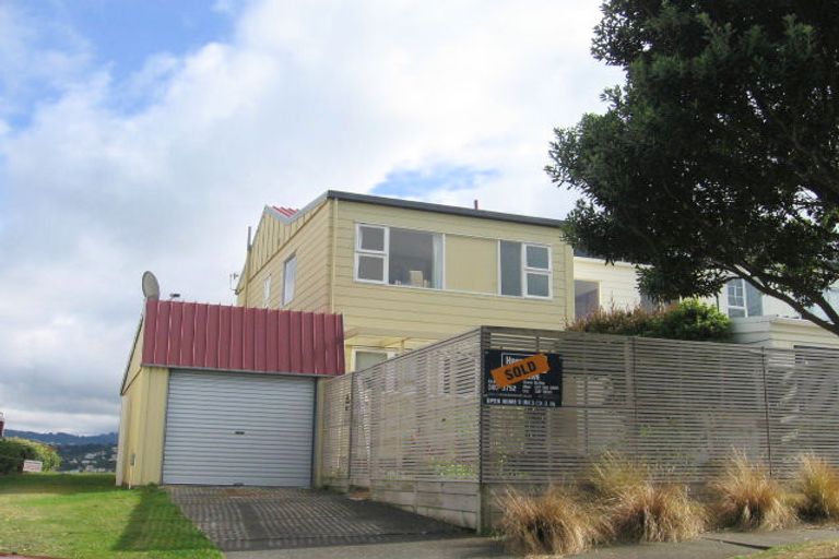 Photo of property in 119 Akaroa Drive, Maupuia, Wellington, 6022