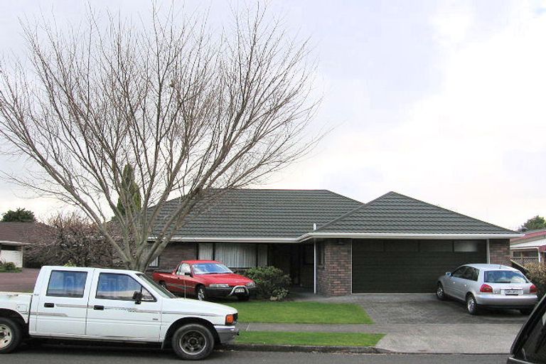 Photo of property in 11 Churchill Avenue, Hokowhitu, Palmerston North, 4410
