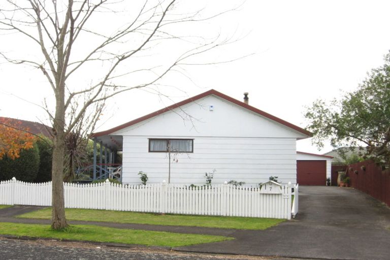 Photo of property in 7 Oakmont Place, Wattle Downs, Auckland, 2103