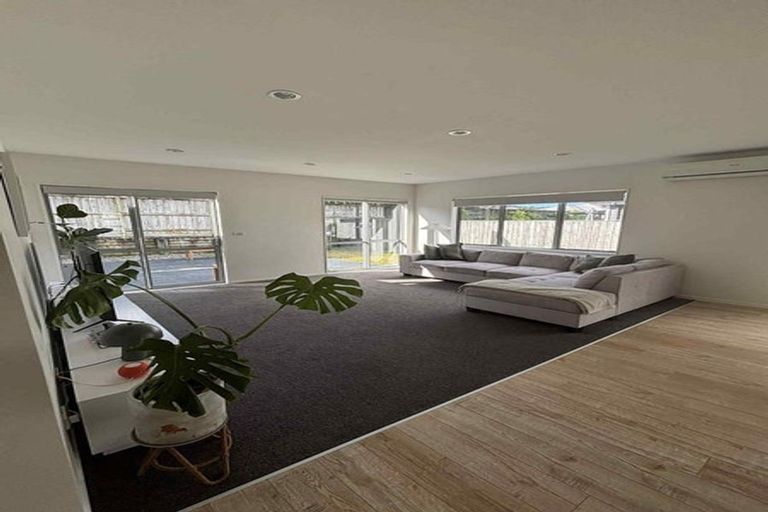 Photo of property in 12 Huarahi Pai Road, Huapai, Kumeu, 0810