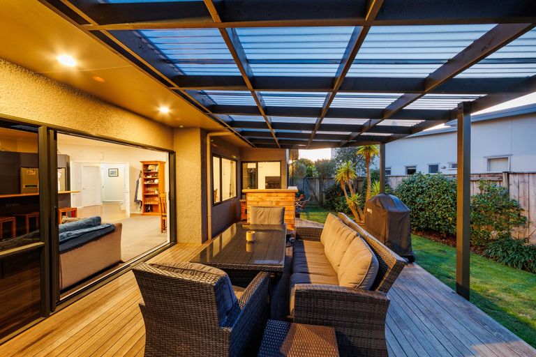 Photo of property in 15 Silkwood Place, Fitzherbert, Palmerston North, 4410