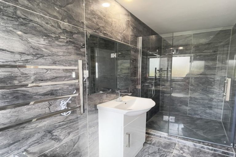 Photo of property in 10 Arataki Way, Glen Eden, Auckland, 0602