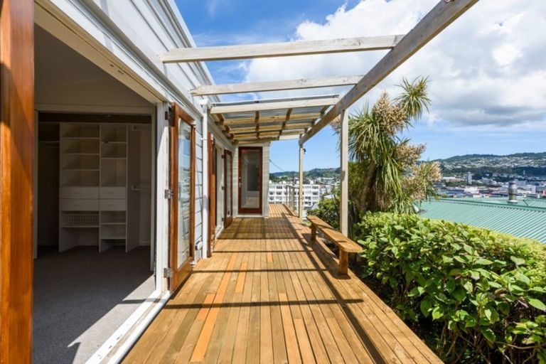 Photo of property in 2 Earls Terrace, Mount Victoria, Wellington, 6011