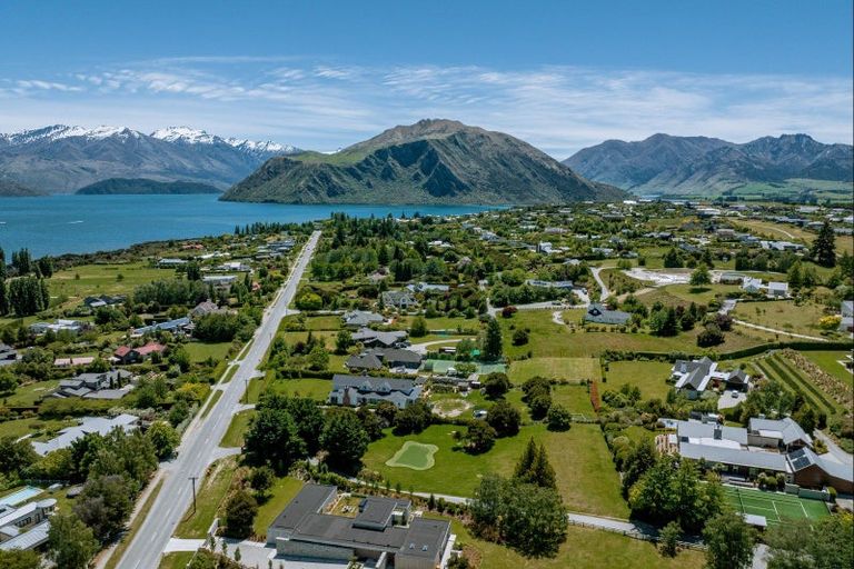 Photo of property in 255 Beacon Point Road, Wanaka, 9305