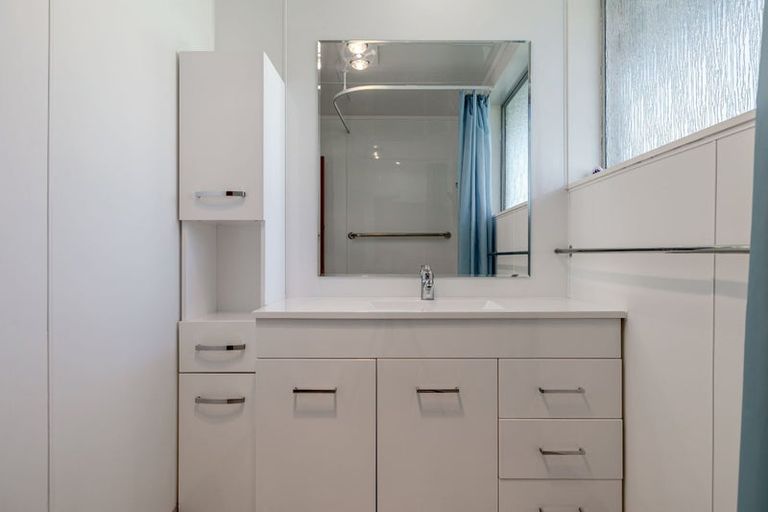 Photo of property in 26 Westmere Place, Takaro, Palmerston North, 4412