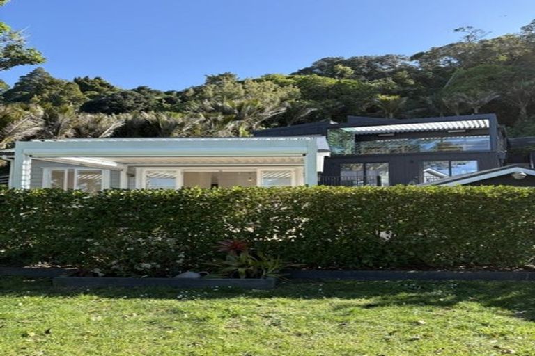 Photo of property in 43a Pohutukawa Avenue, Red Beach, 0932
