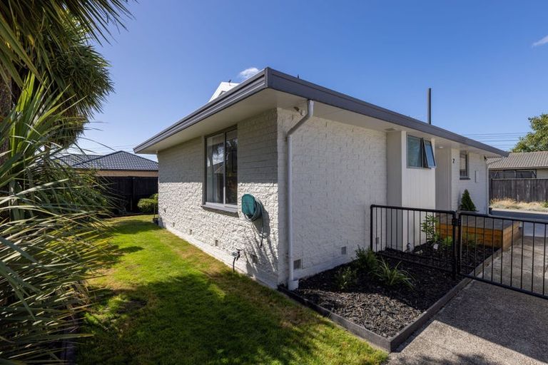 Photo of property in 2/126a Middlepark Road, Sockburn, Christchurch, 8042