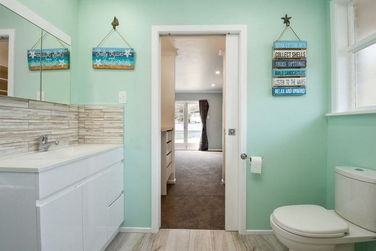 Photo of property in 38 Devon Street, Picton, 7220