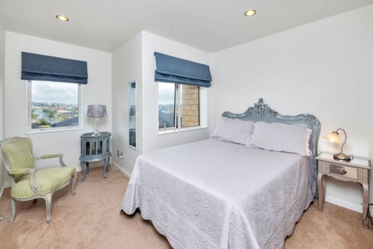 Photo of property in 47 Sohlue Place, Oteha, Auckland, 0632