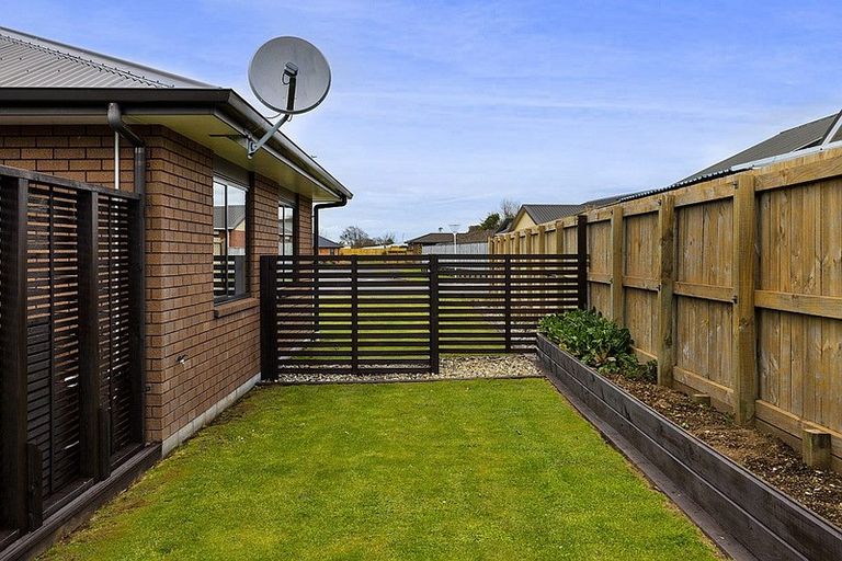 Photo of property in 6 Montague Grove, Stratford, 4332