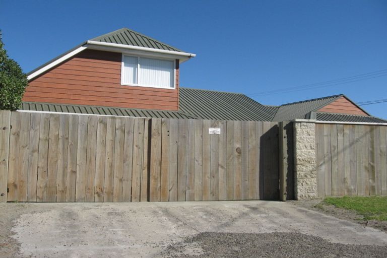 Photo of property in 2 Rangitane Street, Himatangi Beach, Foxton, 4891
