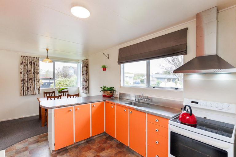 Photo of property in 28 Escort Grove, Awapuni, Palmerston North, 4412