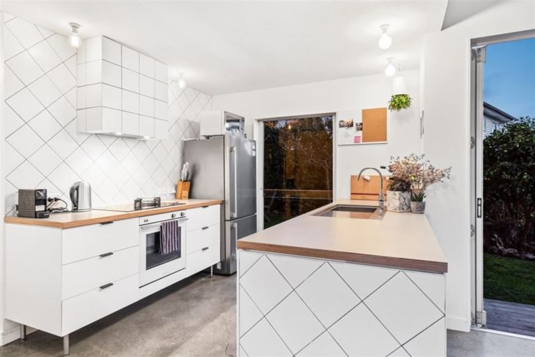 Photo of property in 49a Oranga Avenue, Onehunga, Auckland, 1061