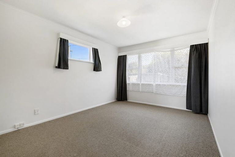 Photo of property in 199 Chivalry Road, Glenfield, Auckland, 0629