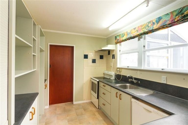 Photo of property in 6a Hollows Crescent, Takaro, Palmerston North, 4412