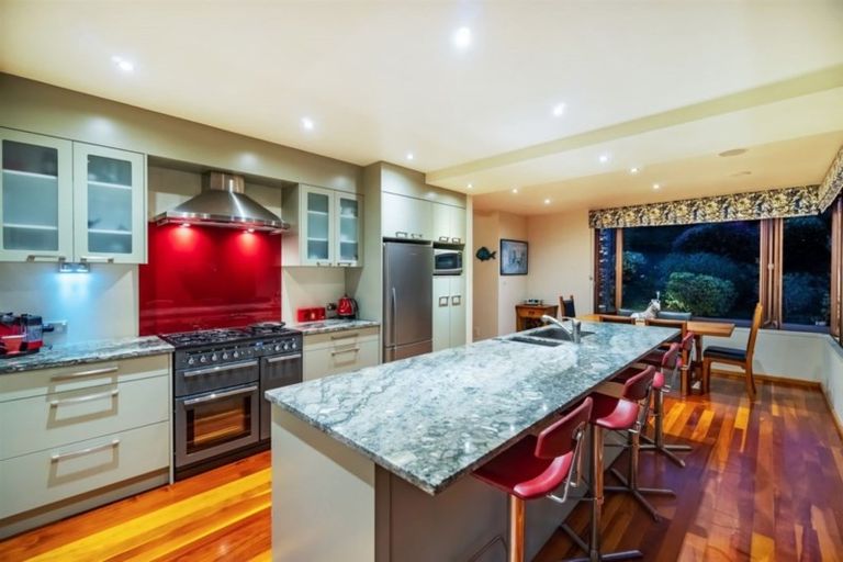 Photo of property in 5 Eastcliffe Road, Castor Bay, Auckland, 0620