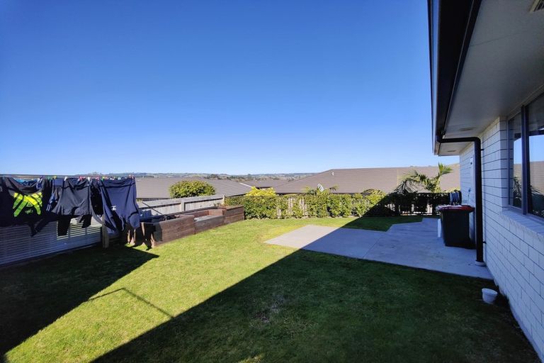Photo of property in Waterview Estate, 44/4 Greystone Place, Omokoroa, 3114