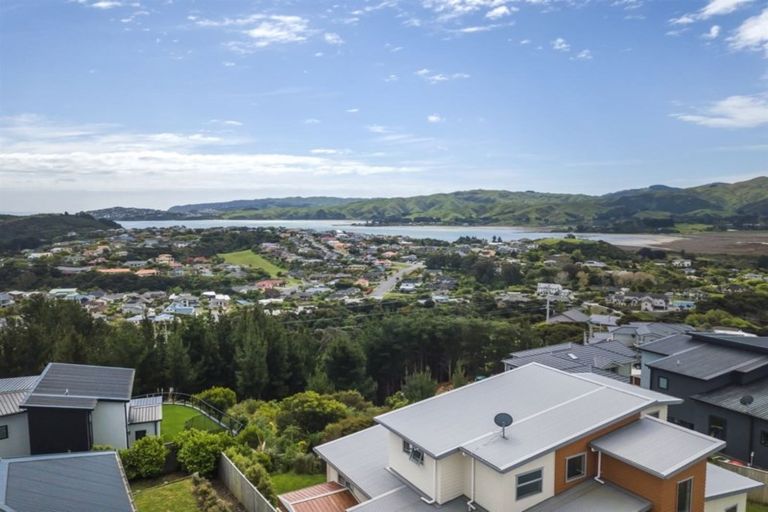 Photo of property in 135 Endeavour Drive, Whitby, Porirua, 5024