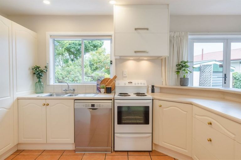 Photo of property in 76 Greendale Avenue, Avonhead, Christchurch, 8042