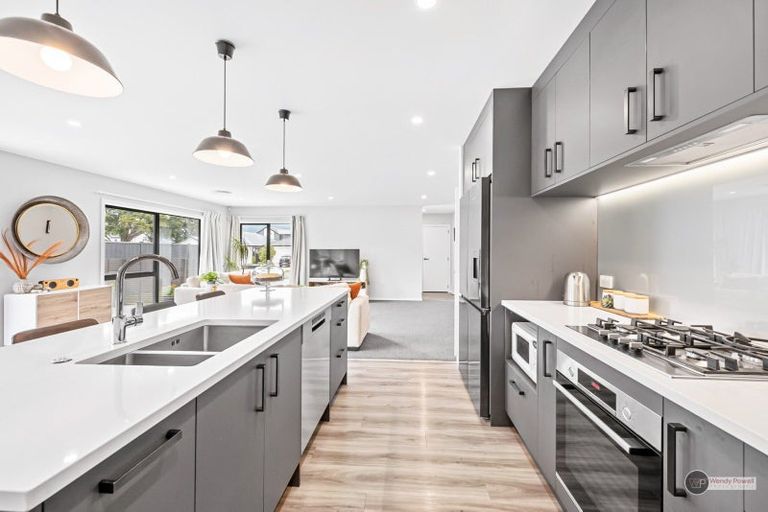 Photo of property in 11 Castletown Street, Wallaceville, Upper Hutt, 5018