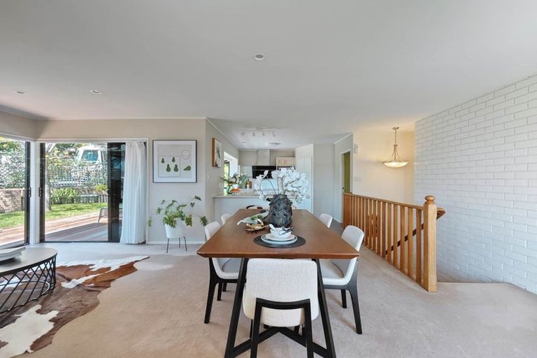 Photo of property in 16 Trevone Place, Forrest Hill, Auckland, 0620