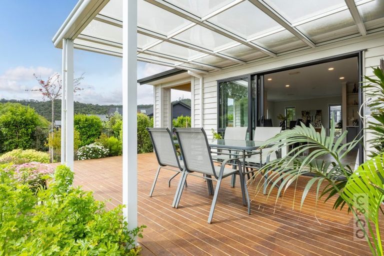 Photo of property in 15 Vogwill Road, Kumeu, 0810