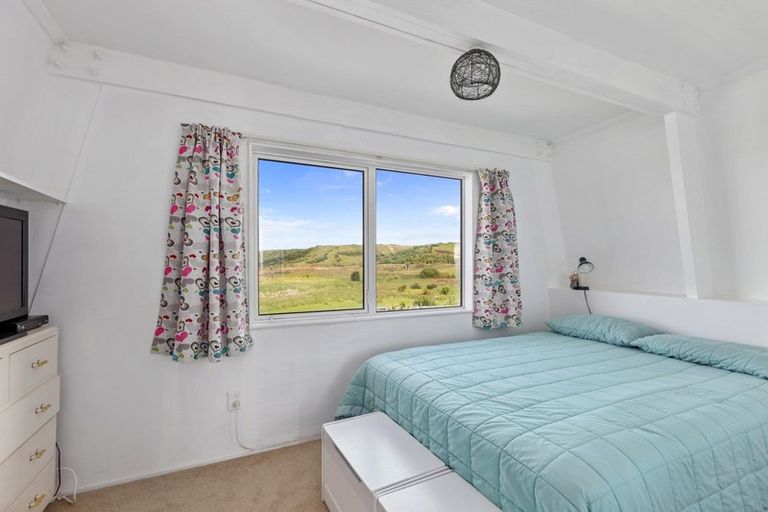 Photo of property in 3 Harapaki Road, Riversdale Beach, Masterton, 5872