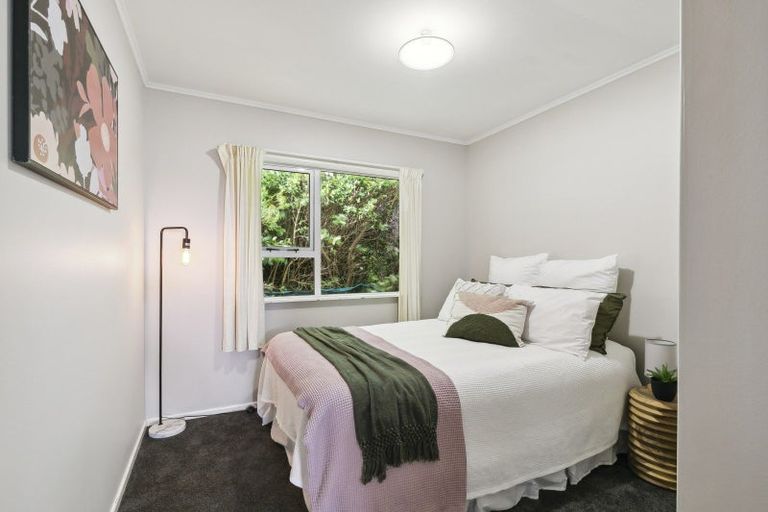 Photo of property in 12 Kinapori Terrace, Newlands, Wellington, 6037