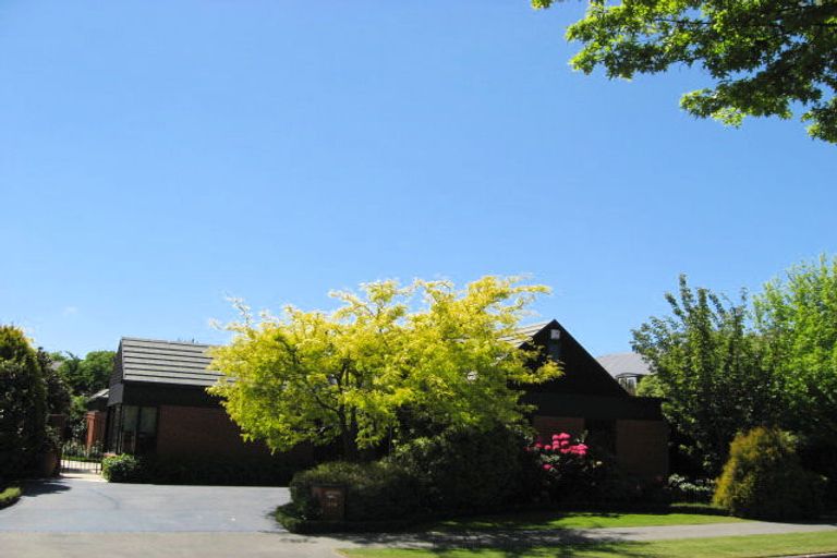 Photo of property in 258 Memorial Avenue, Burnside, Christchurch, 8053