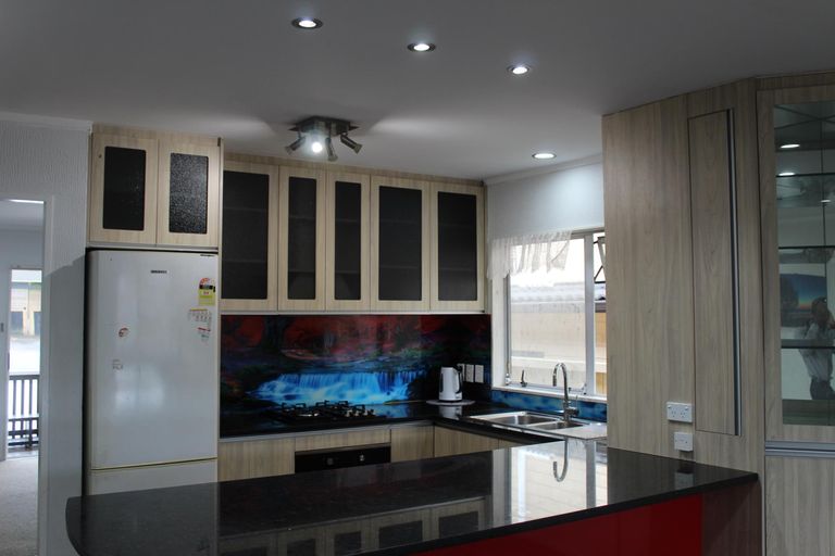 Photo of property in 2 Bill Phillip Place, Clendon Park, Auckland, 2103