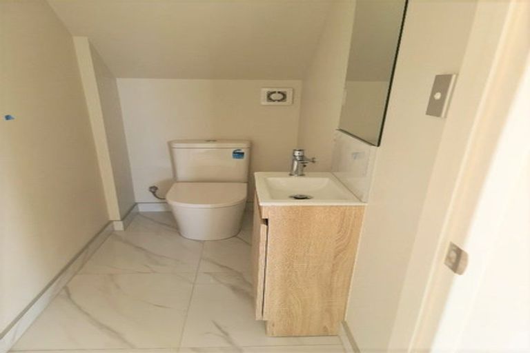 Photo of property in 12b Borrowdace Avenue, Botany Downs, Auckland, 2010