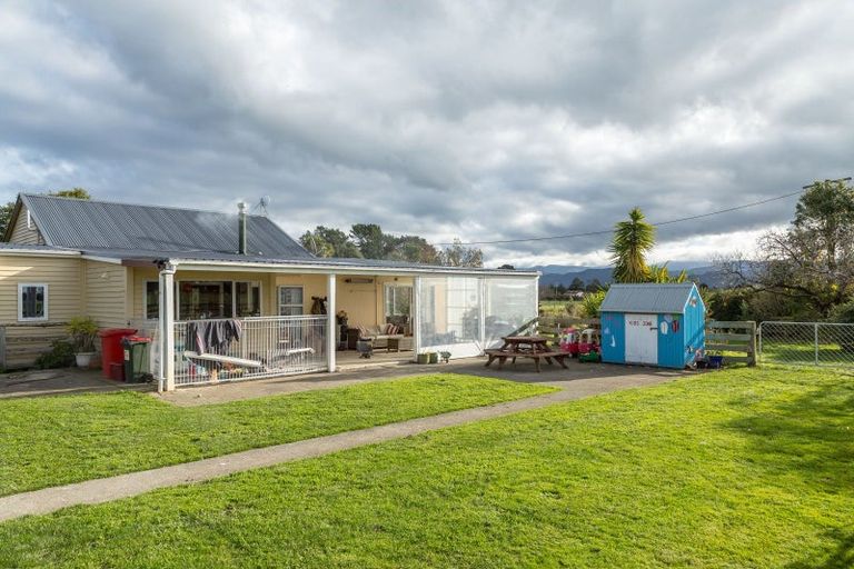 Photo of property in 30 Dorset Road, Parkvale, Carterton, 5792