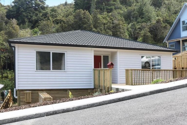 Photo of property in 127 Manuka Street, Stokes Valley, Lower Hutt, 5019
