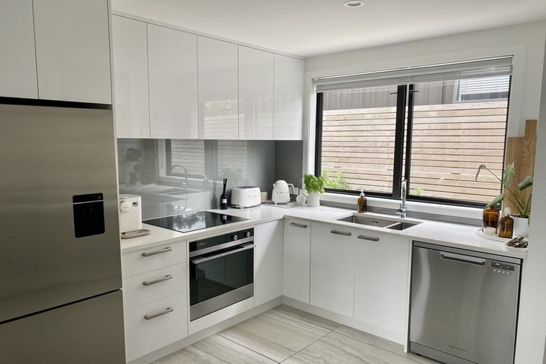 Photo of property in 6/15 Chivalry Road, Glenfield, Auckland, 0629