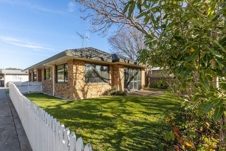 Photo of property in 110 Pahiatua Street, Hokowhitu, Palmerston North, 4410