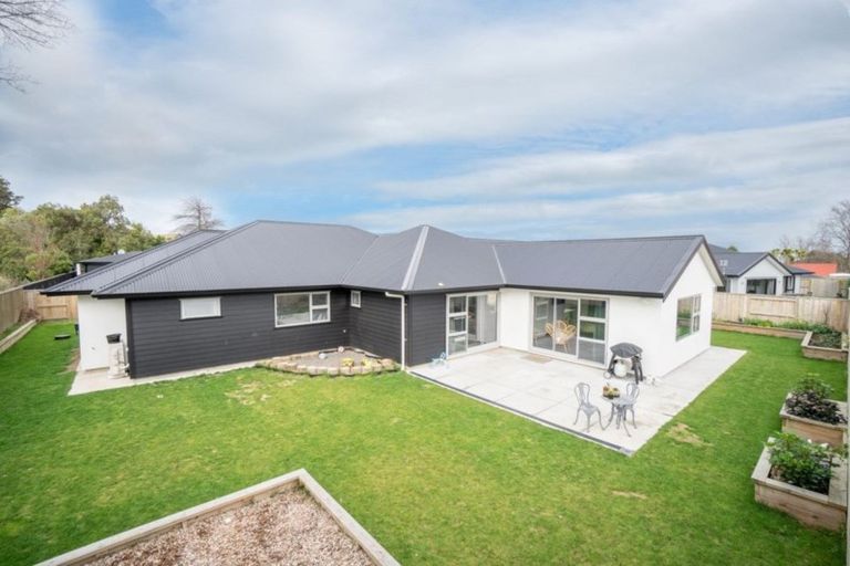 Photo of property in 6 Waimarama Court, Roslyn, Palmerston North, 4414