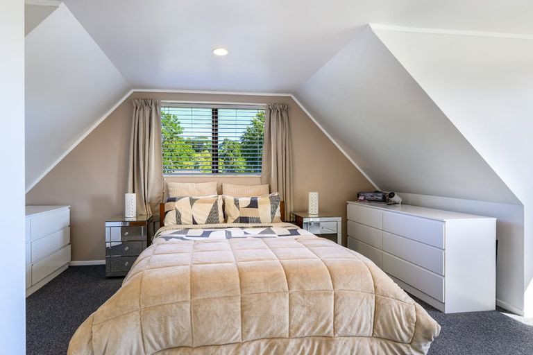 Photo of property in 3 Lindaver Grove, Merrilands, New Plymouth, 4312