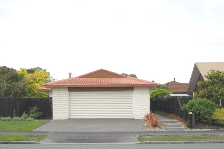 Photo of property in 242 Queenspark Drive, Parklands, Christchurch, 8083